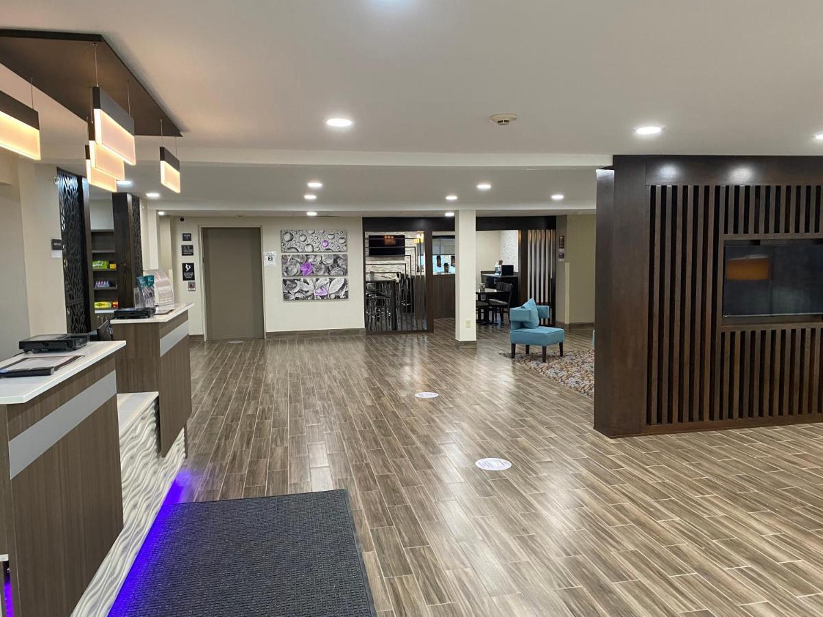 圣罗伯特-伦纳德伍德堡舒眠酒店 外观 照片